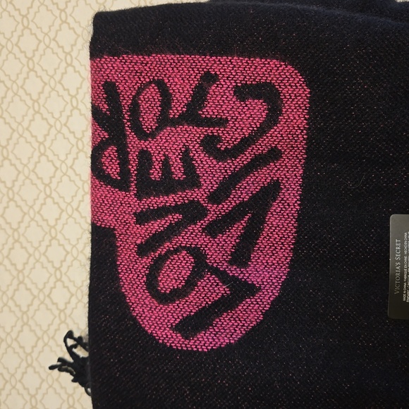 NWT Victoria's Secret "LOVE VICTORIA HEART Blanket/Couverture - Picture 6 of 7